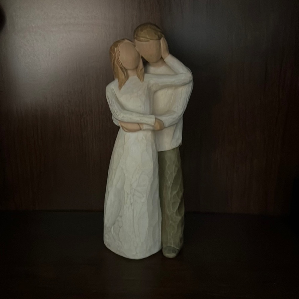 4 Willow Tree figurines